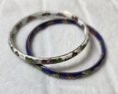 Vintage Pair Of Chinese Cloisonné Enamel Bangle Bracelets Blue White Floral Boho