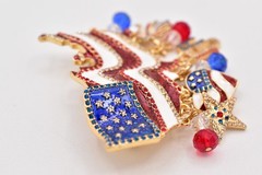 Patriotic American Flag Rhinestone Dangle Brooch Red White Blue USA Pin Bin7