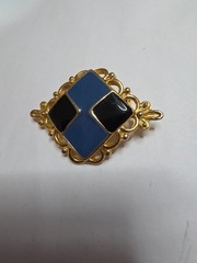 Vintage 1970s 1980s Enamel On Goldtone Metal 1.75″