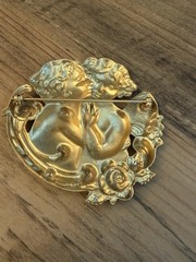 Art Nouveau Repousse Style Young Angels Putti Cupid Flowers Pin Brooch 2.25in