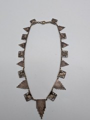 Vintage Art Deco Ornate Necklace 16″ Brass &Metal Roses