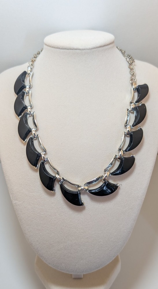 Vintage Silver & Black Lucite Necklace 16″