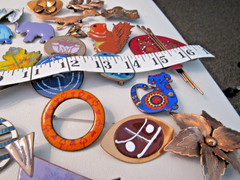 LOT OF 68 VINTAGE ENAMEL COPPER BROOCHES PINS WITH MATISSE RENIOR & TY