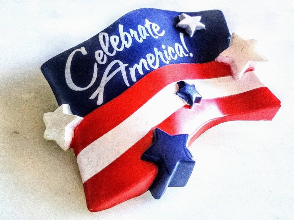2008 HALLMARK CELEBRATE AMERICA Brooch! Hallmark Cards.Patriotic. American Flag.