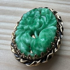 VTG Brooch Pin 2 Inch Hand Carved Art Glass Green Flowers Oval Gold Japan MCM