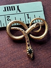 1985 Metropolitan Museum of Art MMA Gold Tone Snake Brooch Enamel Green Cabochon