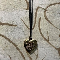 Vintage Military Sweetheart Heart Locket – Goldtone – Fast Shipping