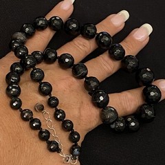 LOVELY ESTATE STERLING SILVER HAND KNOTTED FACETED ONYX 16mm BEAD NECKLACE 22”