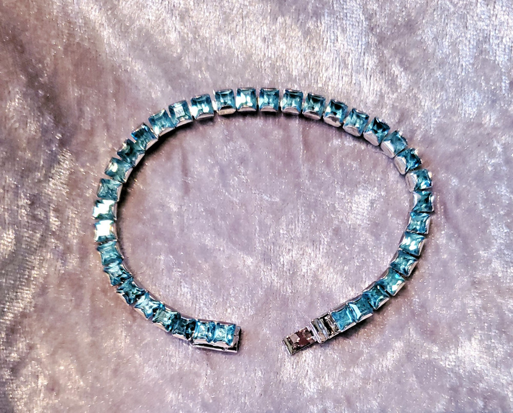 LES BERNARD Vintage Aqua Marine Rinestone Tennis Bracelet Collectable