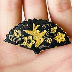 Vtg Black Damascene Pin Brooch – Gold – Fan Shaped – Trombone Clasp – 1.75”