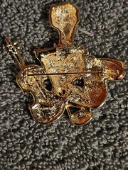 Brooch Pin Musician Muse Musical Notes Violin Gold Tone Satin Matte Vintage
