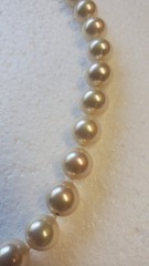 Beautiful Vintage Majorica 10mm Simulated PEARLS (glass core) 18″ Necklace