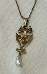Antique Edwardian 10K Gold Lavalier Necklace with Diamond & Pearl Drop – c.1900–