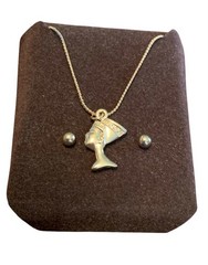 Vintage Unbranded Nefertiti Egyptian Charm Pendant Necklace W/Stud Earrings NIB