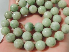 14K GOLD GREEN JADE KNOTTED NECKLACE 74 GRAMS