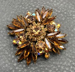 Vintage Juliana Gold Tone Faux Amber AB Rhinestone Starburst Flower Brooch Pin