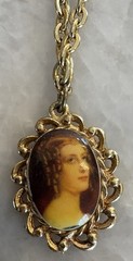 Pretty Vintage Used Necklace Approx. 15 Inch Length