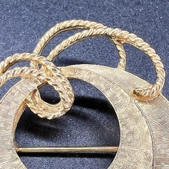 ART Arthur Pepper Brooch Pin Goldtone 1 5/8″ Abstract & Round 3D Signed Vintage