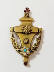 Vintage 1940’s CORO Door Knocker Red Rhinestone Faux Pearl Flowers Brooch