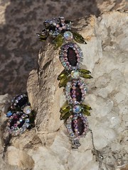 Vintage Unsigned Hobe Amethyst and Olive color Art Glass Earring/Bracelet Set