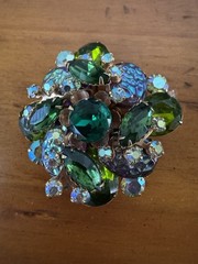 JULIANA DELIZZA and ELSTER LARGE GOLD TONE GREEN RHINESTONE BROOCH
