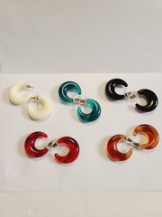 VINTAGE JOAN RIVERS 5 PAIRS LUCITE HOOP PIERCED EARRINGS VARIOUS COLORS