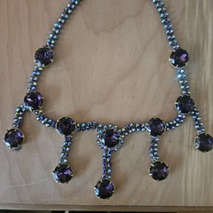 1940s RARE HOBE FIVE PENDANT PURPLE HEAD- LIGHT ORIGINAL COND FESTOON NECKLACE
