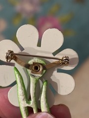 Flower on Stem Daisy Enamel Vintage Pin Brooch Metal J-398
