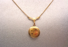 Vintage Gold-Filled Round Photo Locket & Chain Necklace