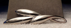 VTG TRIFARI SILVER TONE MODERN LONG FLOWER BUD STYLIZED BAR PIN BROOCH 3 1/8″