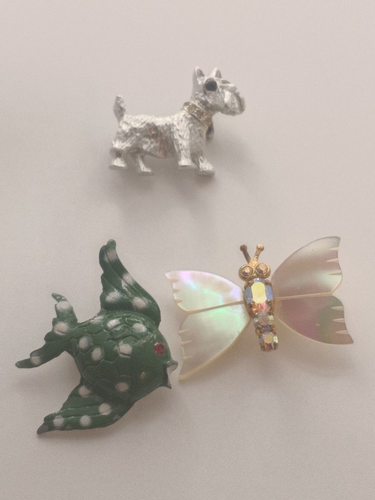 Vintage Costume Jewelry Brooch Lot – Enamel Fish, Silver Tone Scottie Dog,…