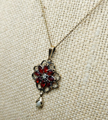 Vintage AMCO Victorian Style 1/20 14k Gold Filled Garnet Red Pendant Necklace