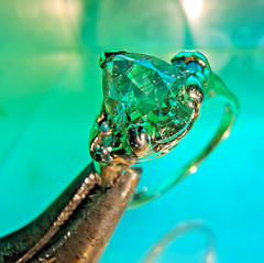 2.CARAT center NATURAL Diamond “Not a LG enhanced” w/side diamonds, 14k solid yg