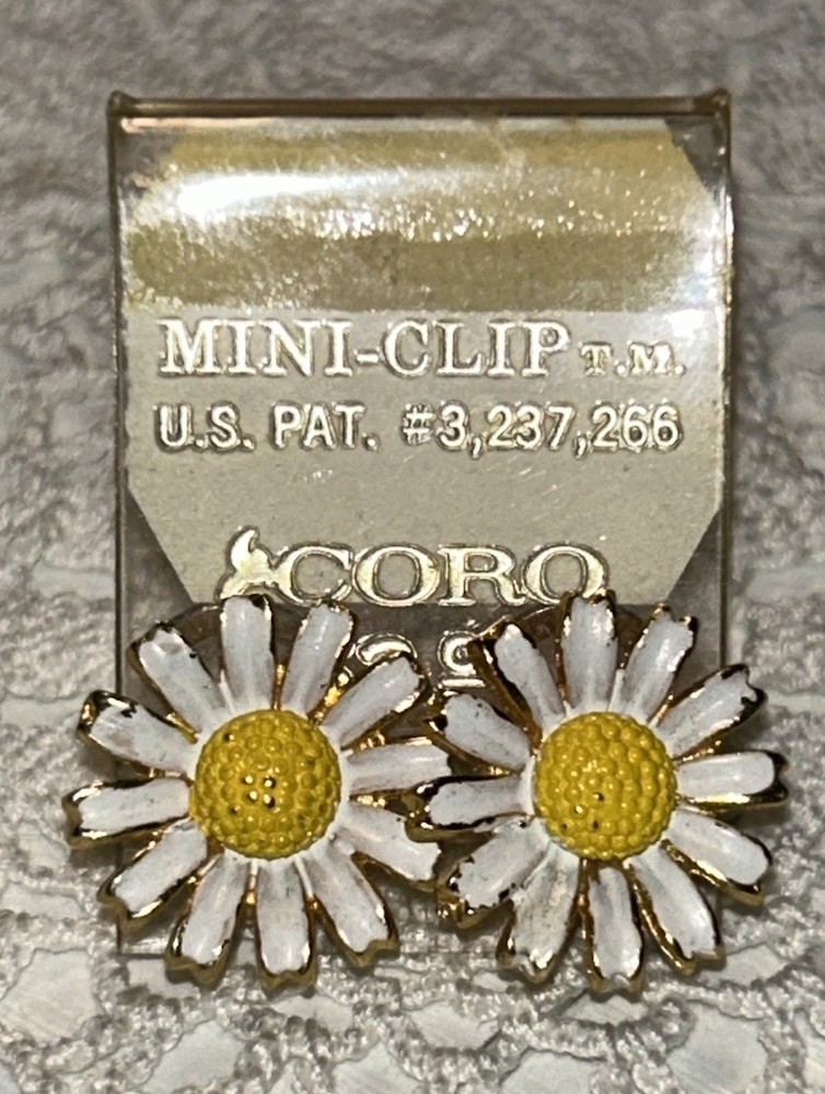 Vintage Coro Pegasus Daisy Mini Clip Earrings NOS White Enamel 0.5” Gold 1966