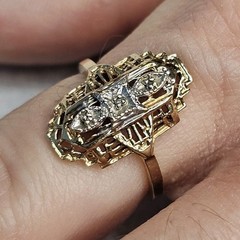 Vintage Art Deco 14K Gold Filigree Shield Ring • Diamonds • Size 6 • Navette…