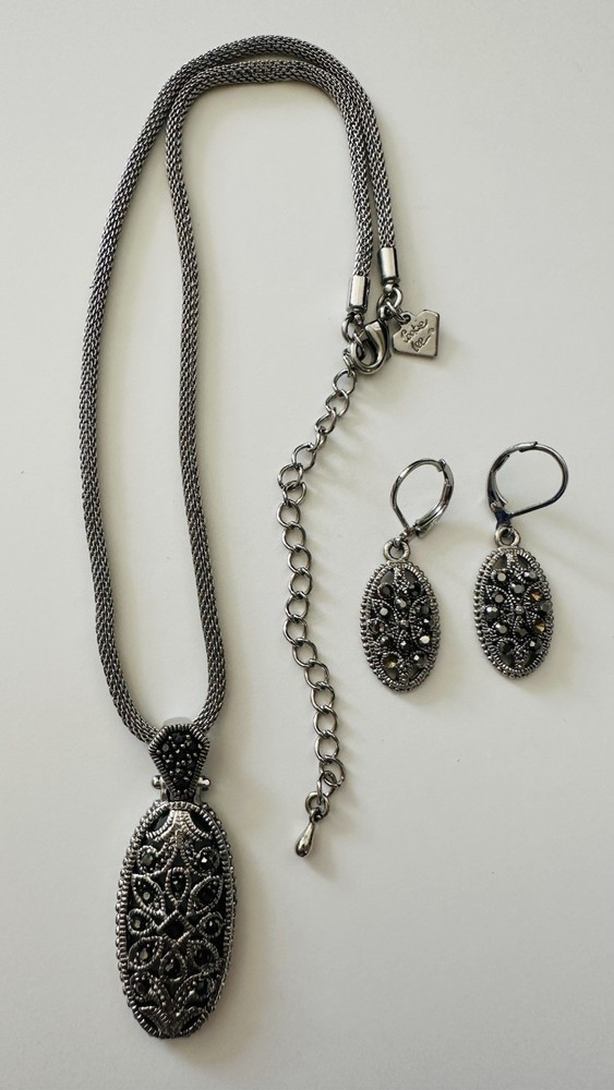 Vintage Cookie Lee Collectible Silver Toned Necklace & Pierced Earrings Set