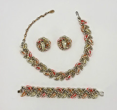 LISNER Thermoset Necklace Bracelet Earrings Set Cream/Salmon/Peach & AB Clusters