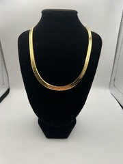 Vintage 1980’s-1990’s Herringbone Chain Necklace Gold-tone Clasp Closure Elegant