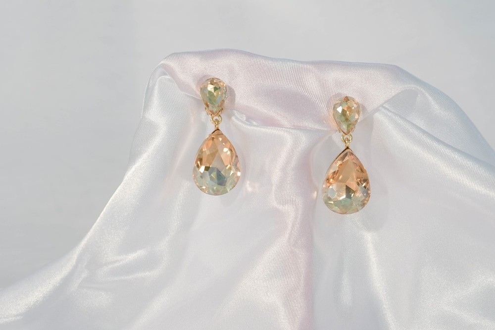 Vintage Unbranded formal light brown double tear drop dangle clip on earrings