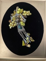 HUGE VINTAGE BROOCH HAND-WIRED GLASS BEADS Stone COLORFUL ATTRACTIVE FLOWER