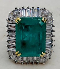 Stunning Vtg STAR OF HOLLYWOOD Simulated Emerald and Crystals Cocktail Ring Sz8