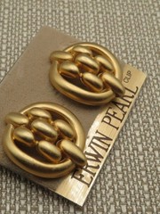 Vintage Erwin Pearl Gold Brushed Chain Link Clip On Earrings On Card