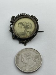 Antique 3 Sisters Photo Portrait Momento Mori Mourning Art Nouveau Brass Brooch