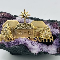 Vintage Casual Corner Peace On Earth Christmas Village Brooch Gold Tone Pin