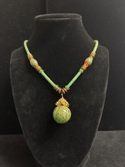 MIRIAM HASKELL UNIQUE GREEN GLASS 22″ NECKLACE WITH GOLD TONE METAL