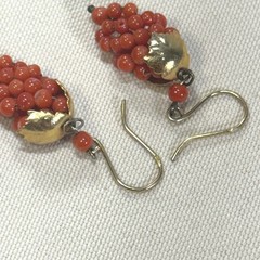 Vintage Gold Tone Red Coral Bead Grape Cluster Drop Earrings French Hook Retro