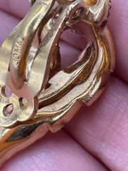 Vintage Rare Signed JOMAZ Gold Plated Diamond Rhinestone Clip Earrings LEAF des