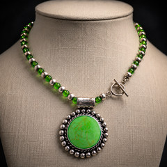 Vintage Mexico 925 Sterling Necklace Green Stone Pendant Glass Beads 16″ Toggle