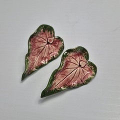 Vtg Mid Century Majolica Porcelain Pink Green Caladium Leaf Clip-On Earrings