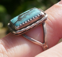 Vintage Southwest Style Sterling Silver & Turquoise Ring – Size 4.25